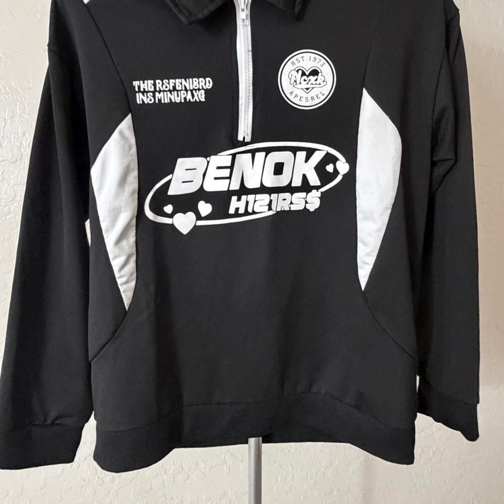 Benok quarter-zip pullover with racing-inspired graphics M